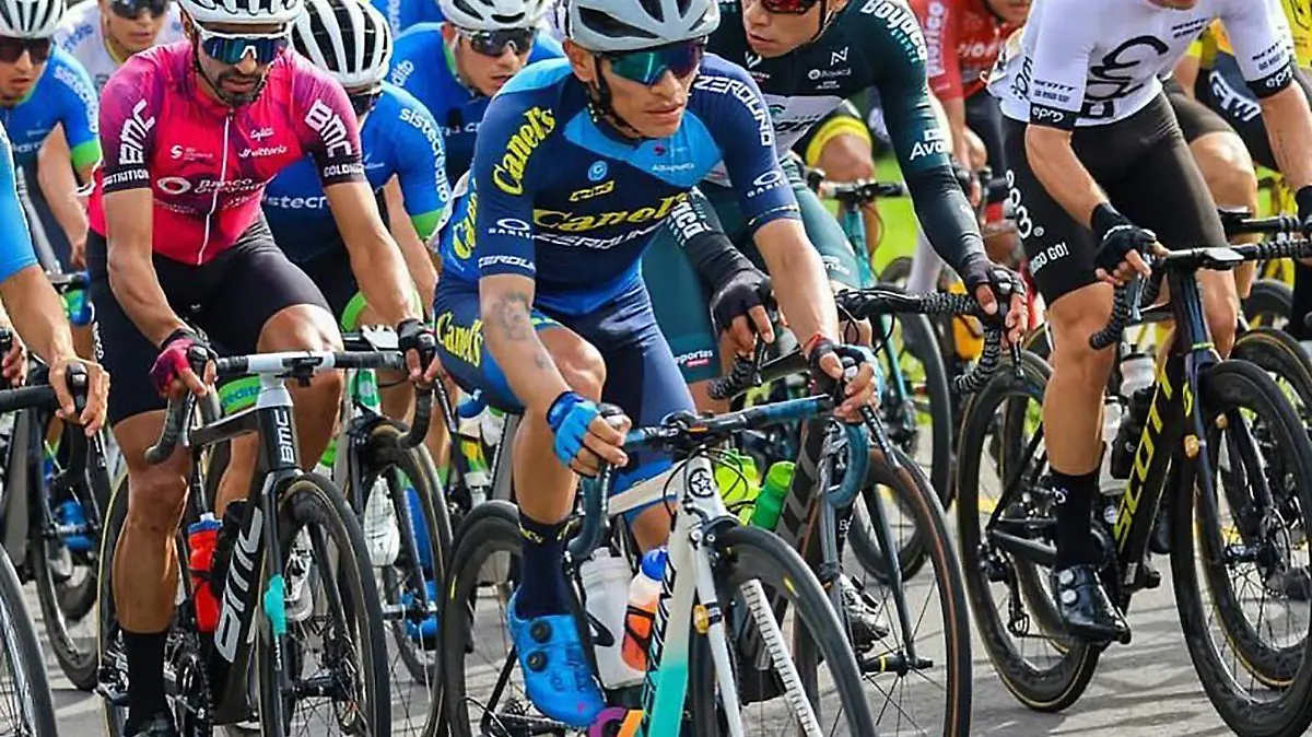 ciclistas del Canel´s-Zerouno-Mavic (1)